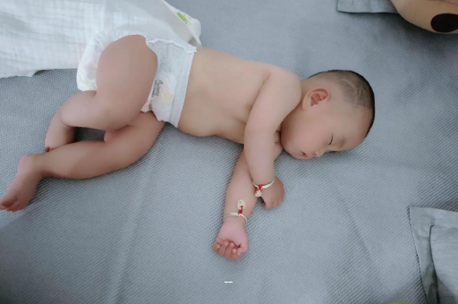 老河口宝宝突然很多眼屎